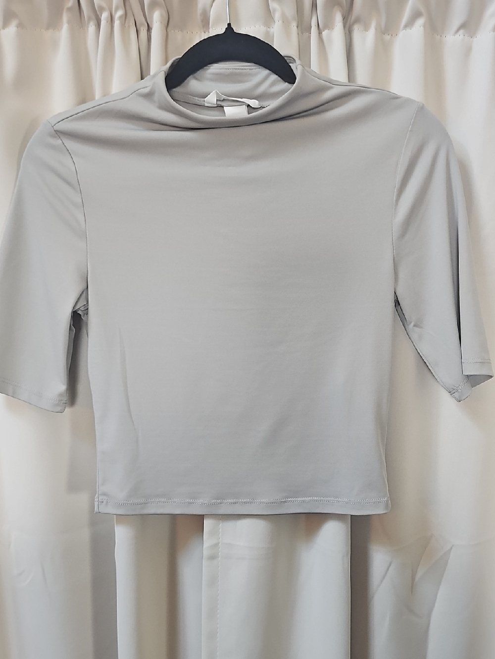 H&M Microfiber Mock Turtleneck Top Small NWT Slim Fit Short Sleeve Taupe/Gray